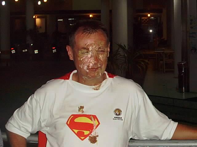 somecakeb.jpg (27583 bytes)